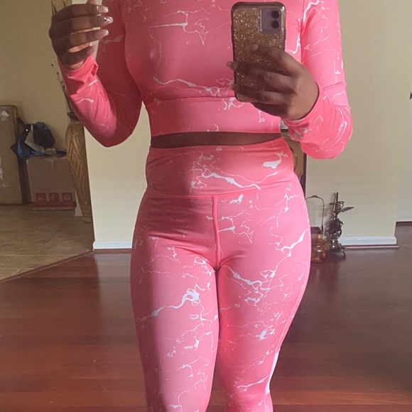 2peace workout outfit with back out - Picture 4 of 5